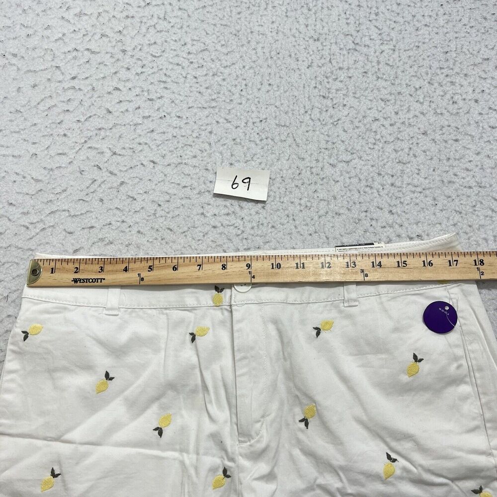 St. John's Bay Women's 14 White Yellow Lemon Pattern 5" Inseam Flat Front Shorts - Picture 10 of 12